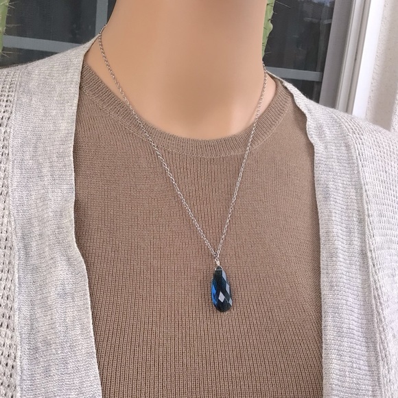 Sundance Charm handcrafted Necklace - Picture 4 of 9